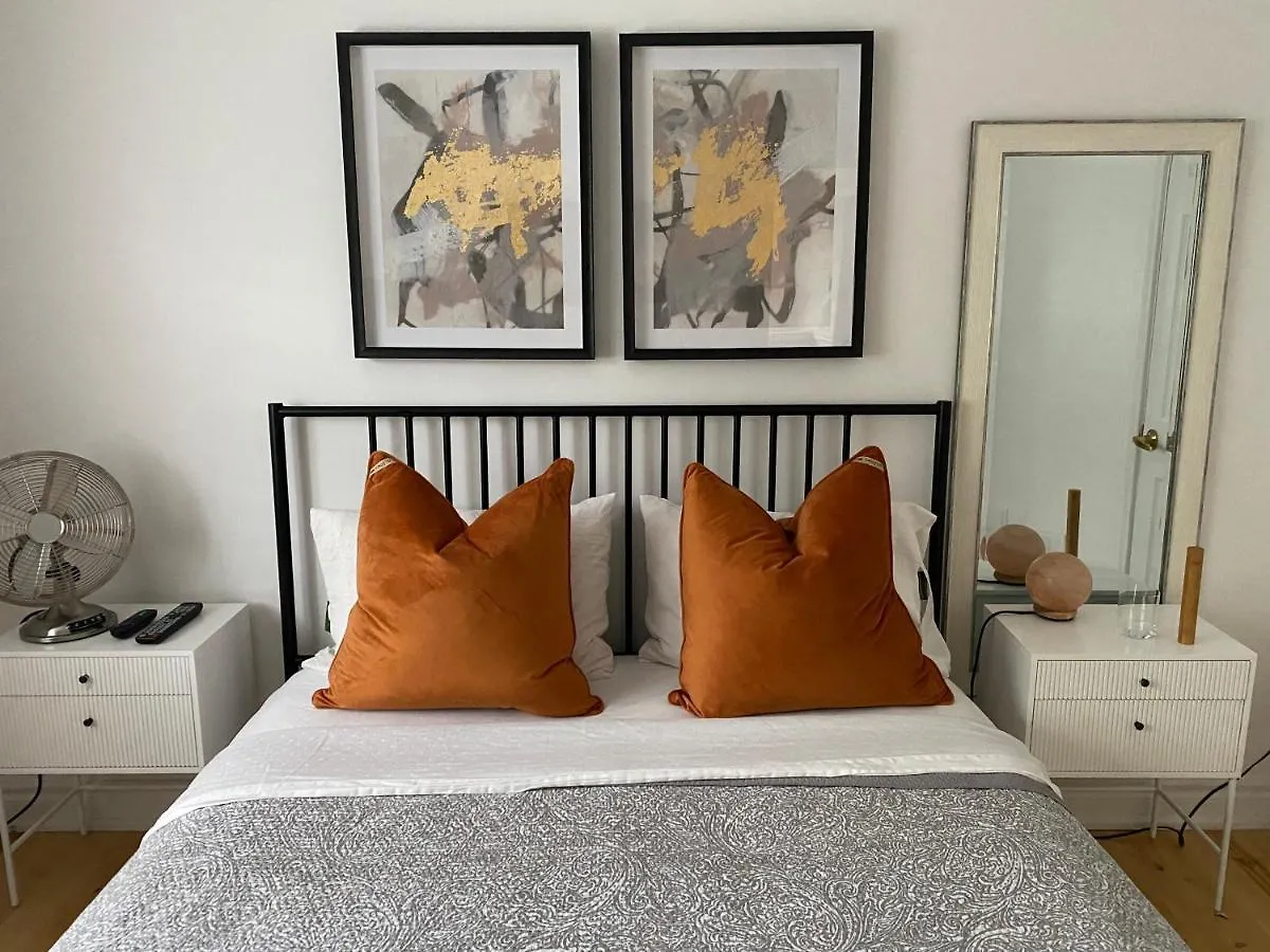 Kwatera prywatna Clearbrooke Gem- Bright Private Bedroom Close To Yyz Toronto