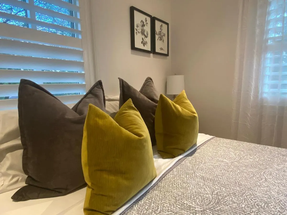 Clearbrooke Gem- Bright Private Bedroom Close To Yyz Toronto Homestay