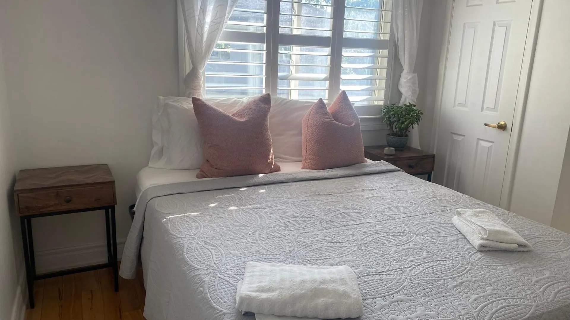 Clearbrooke Gem- Bright Private Bedroom Close To Yyz Toronto 0*,  Canada