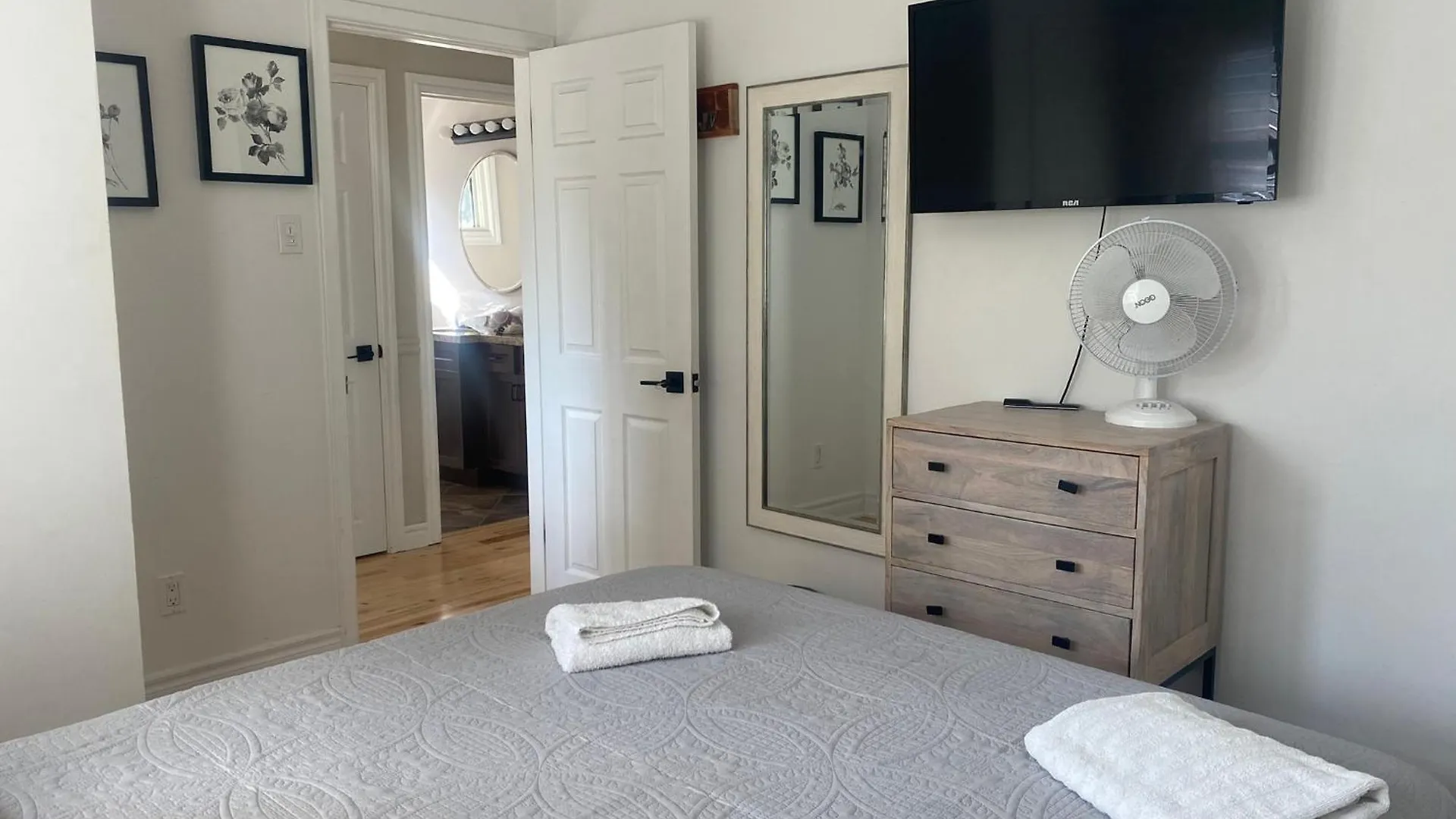 Clearbrooke Gem- Bright Private Bedroom Close To Yyz contacts